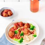 Hackbällchen in Tomatensoße mit Brokkoli und Couscous