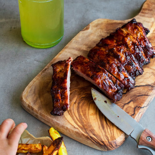 Perfekte Spareribs vom Gasgrill mit Pommes